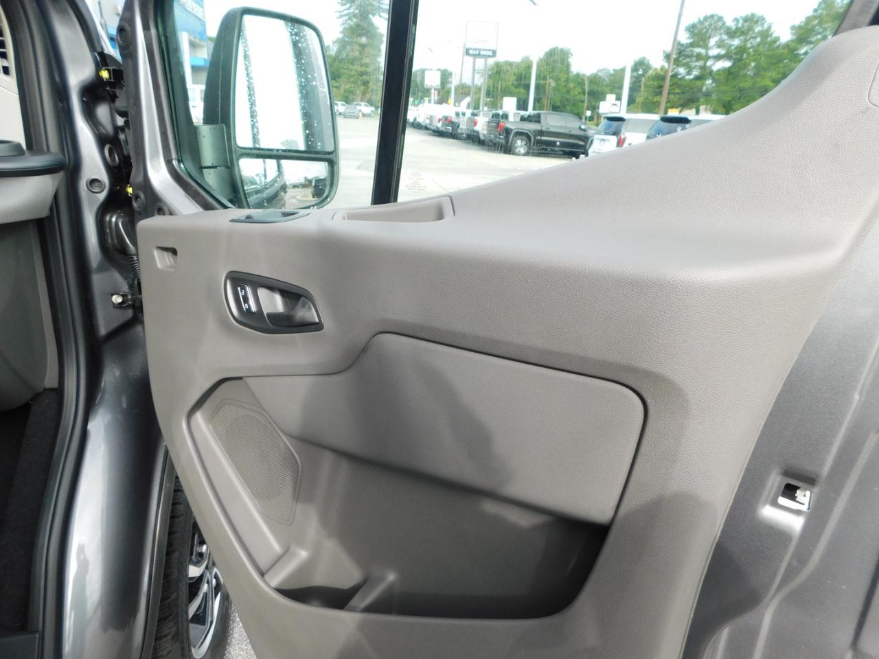 Ford Transit Passenger Wagon  2026