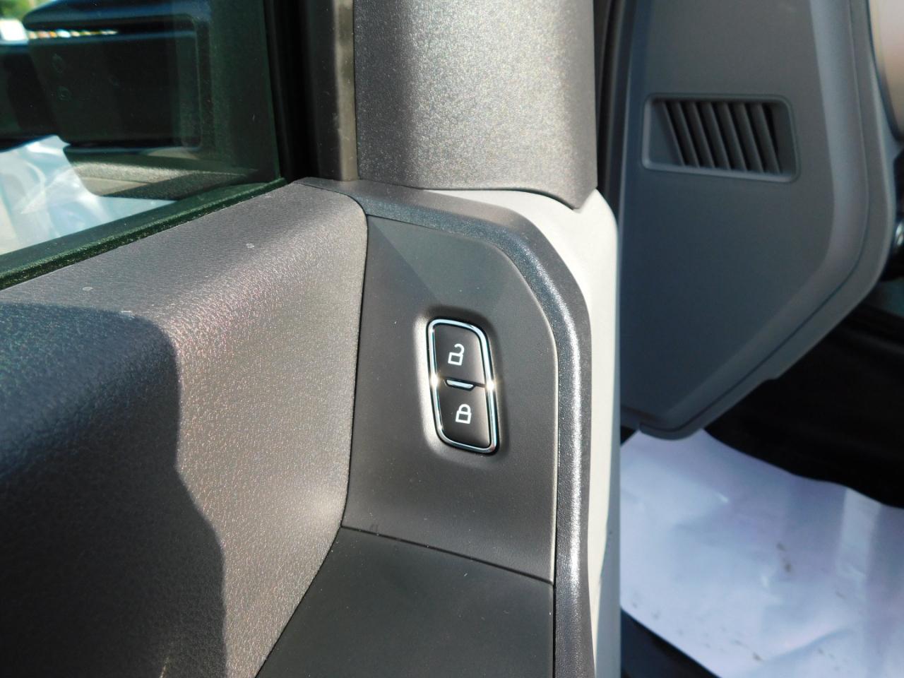 Ford Super Duty F-250 SRW XL 4WD Crew Cab 8' Box 2026