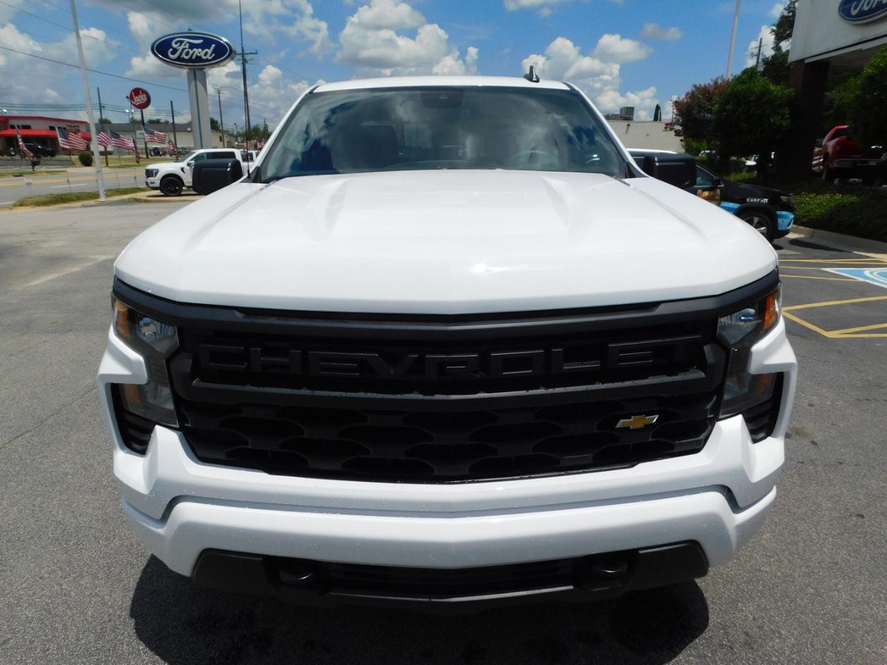 Chevrolet Silverado 1500 2WD Crew Cab 147" Custom 2026