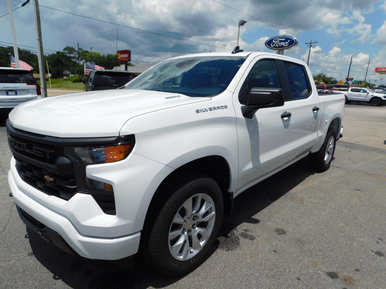 Chevrolet Silverado 1500 2WD Crew Cab 147" Custom 2026