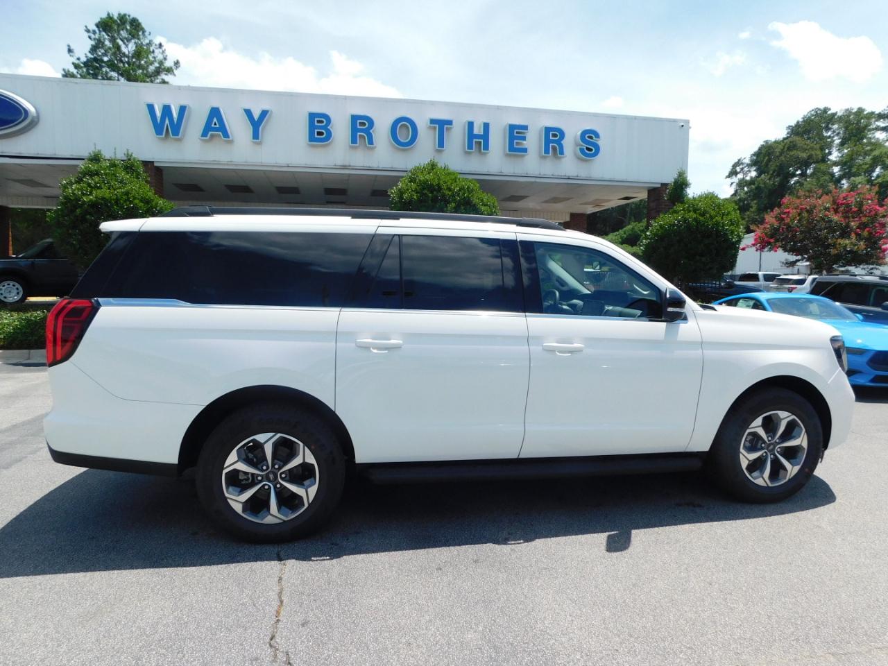2027 Ford Expedition Max ACTIVE 4X2