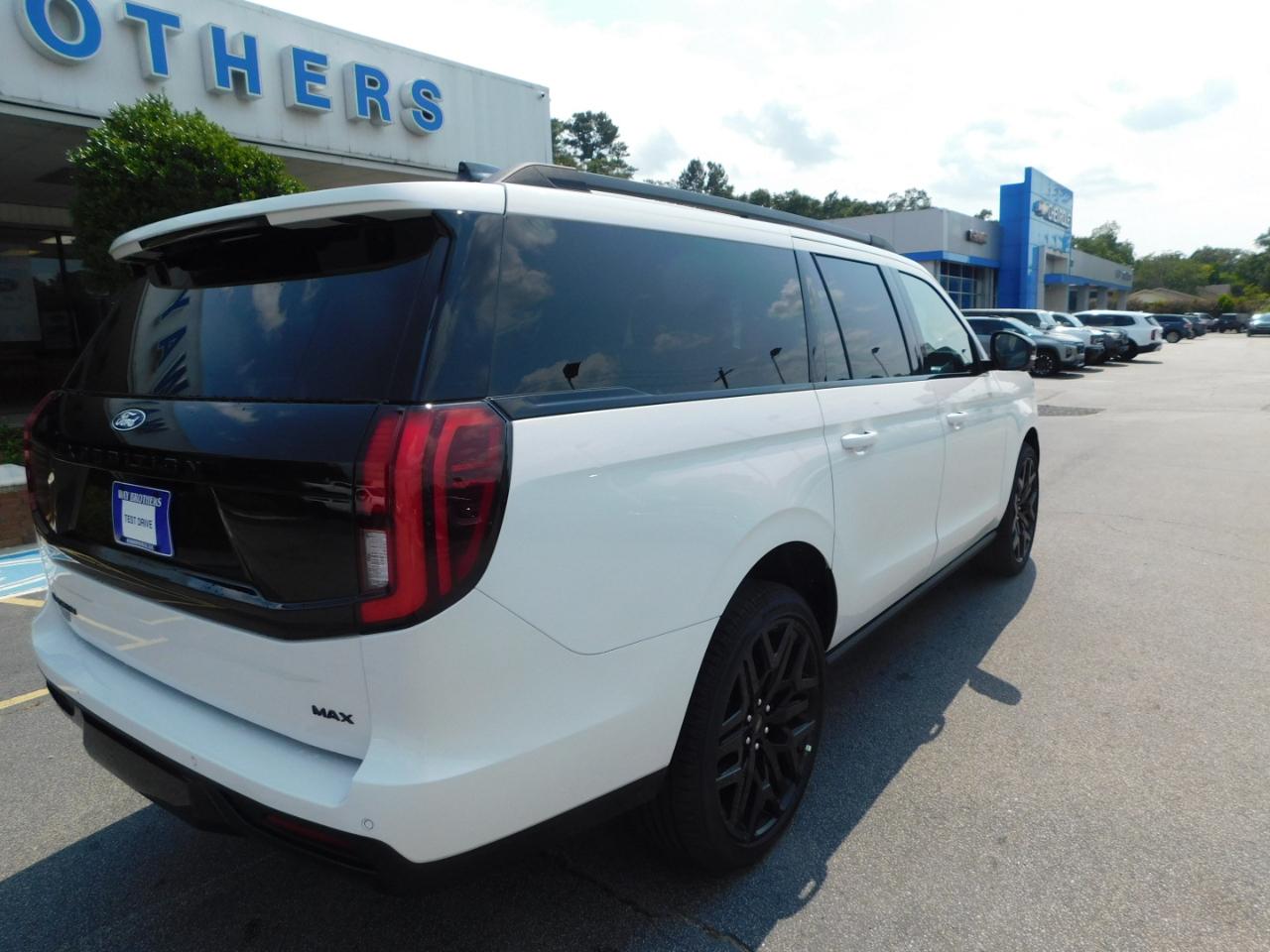 Ford Expedition Max Platinum 4x4 2027