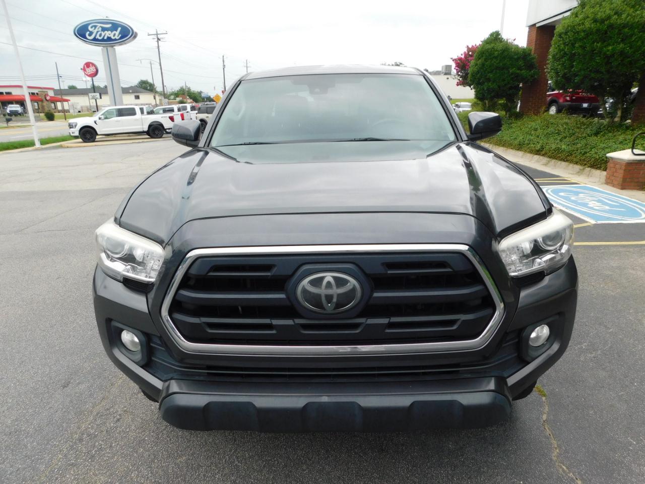 Toyota Tacoma  2018
