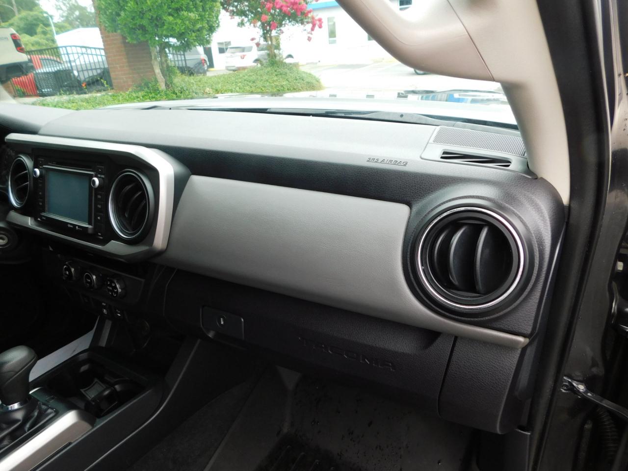Toyota Tacoma  2018