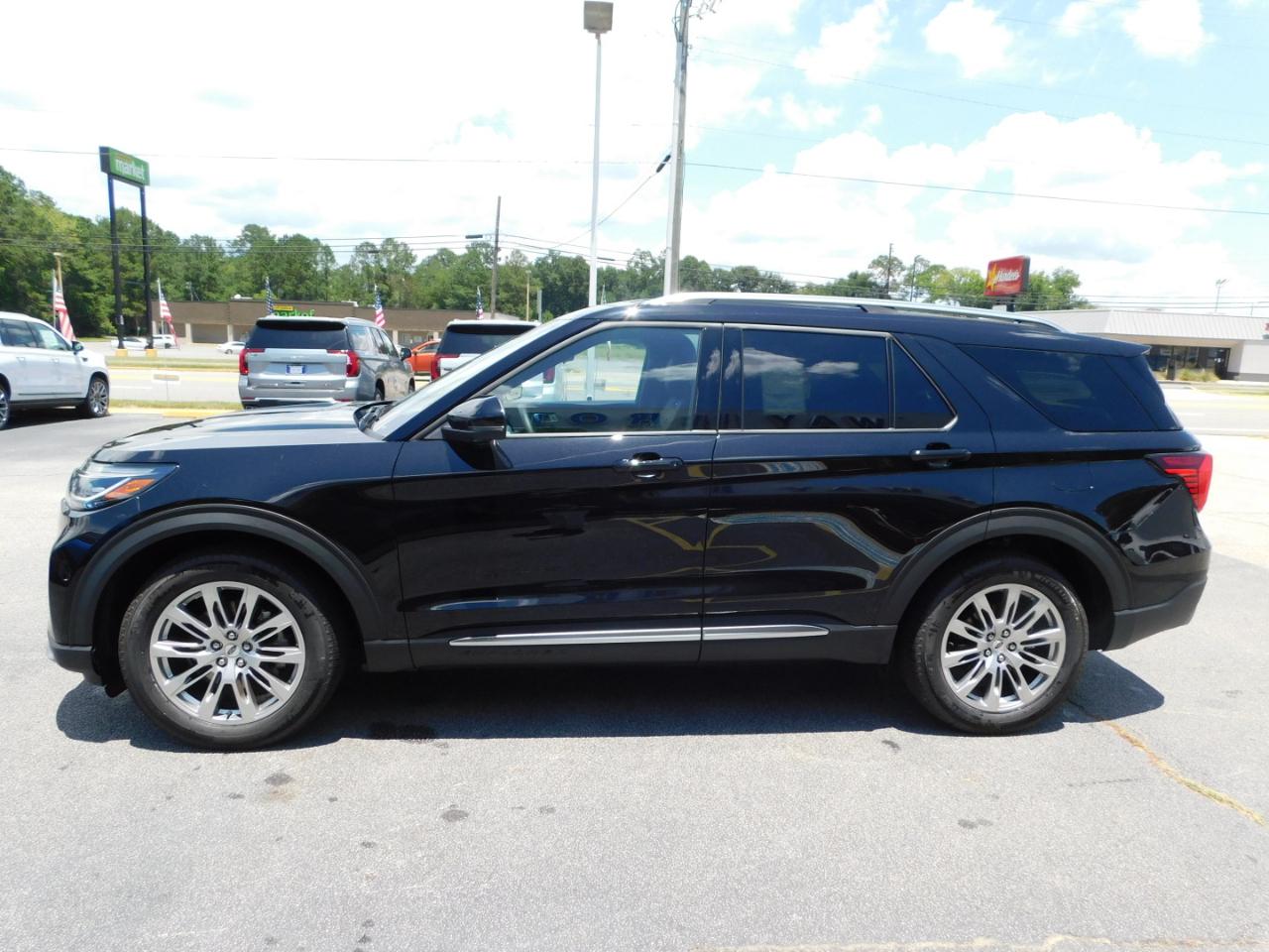 Ford Explorer Platinum RWD 2026
