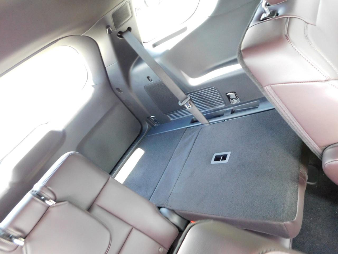 Ford Explorer Platinum RWD 2026