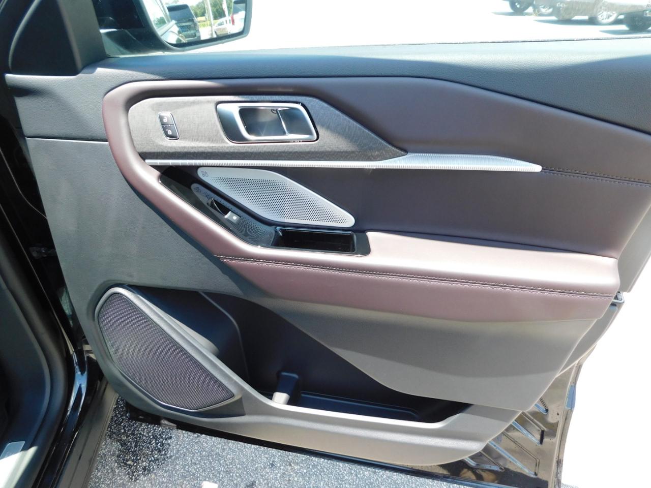 Ford Explorer Platinum RWD 2026