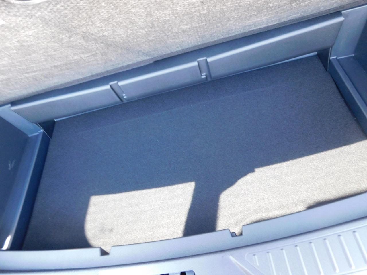 Ford Explorer Platinum RWD 2026
