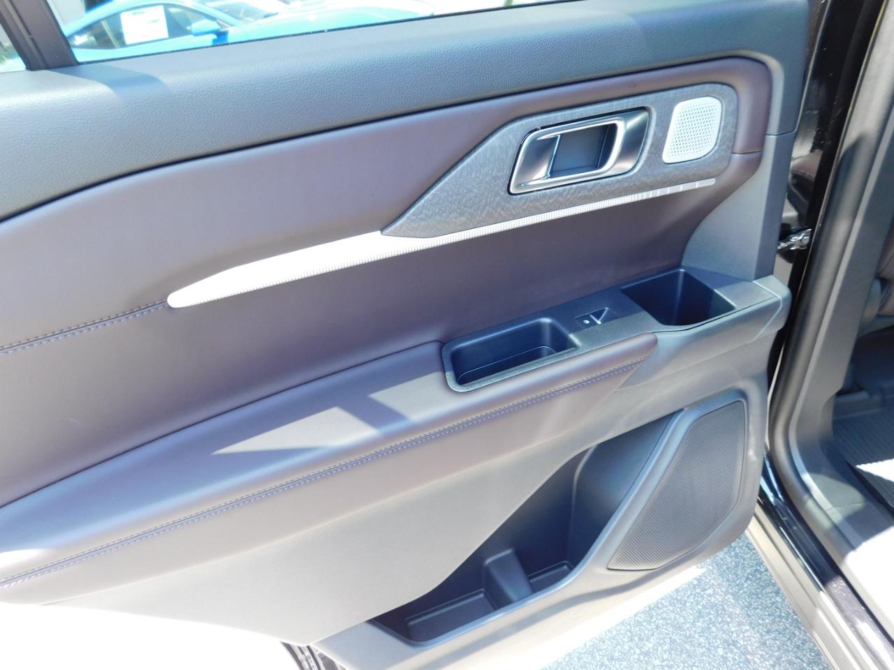 Ford Explorer Platinum RWD 2026