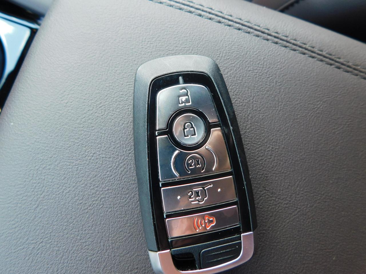 Ford Explorer Platinum RWD 2026