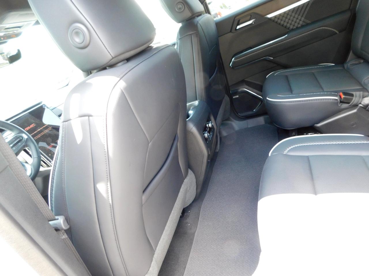 GMC Acadia FWD 4dr Denali 2026