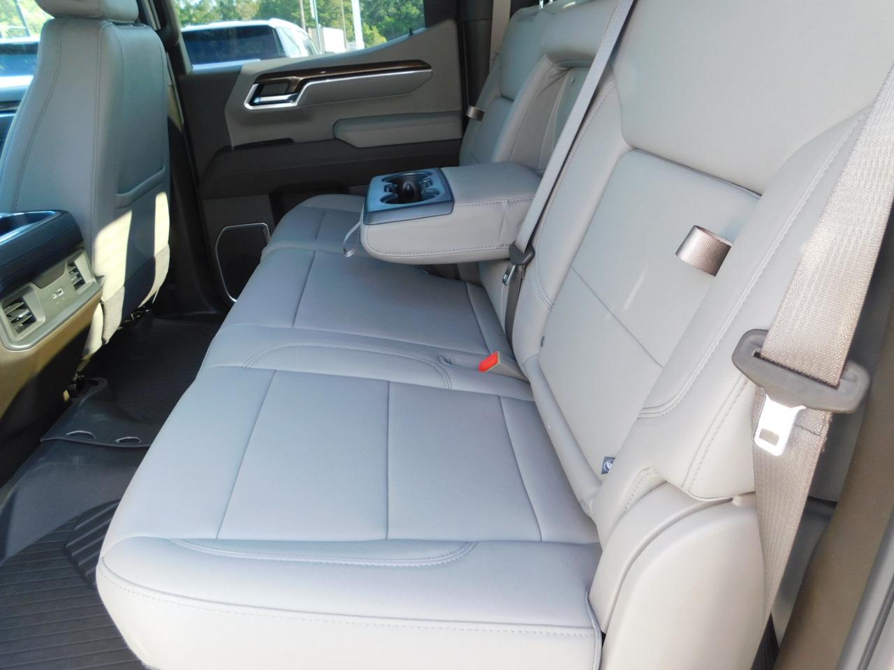 Chevrolet Silverado 1500 4WD Crew Cab 147" RST 2026