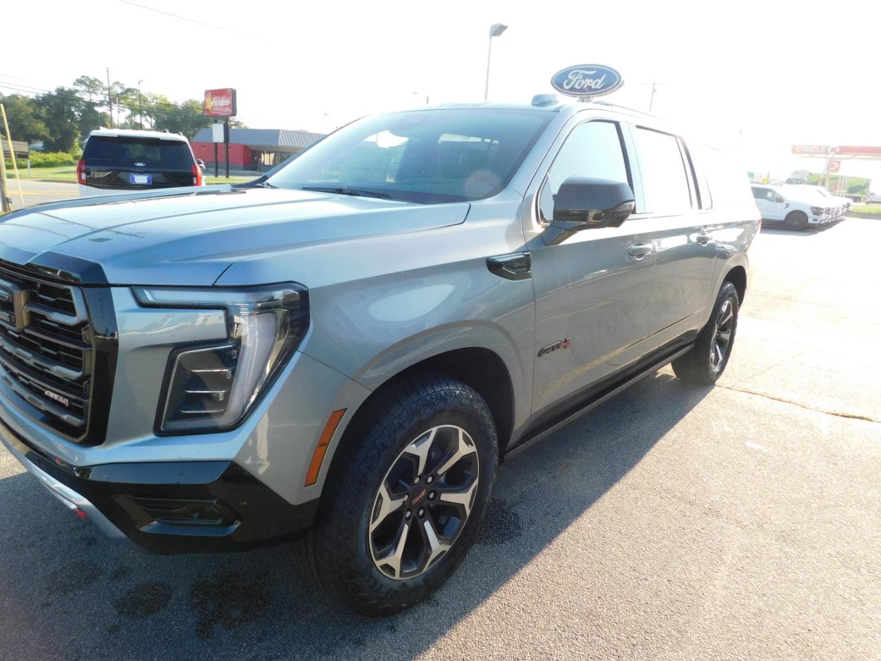 GMC Yukon XL 4WD 4dr AT4 Ultimate 2026