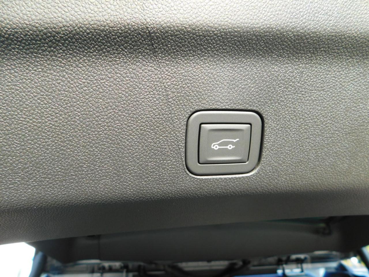 GMC Yukon XL 4WD 4dr AT4 Ultimate 2026