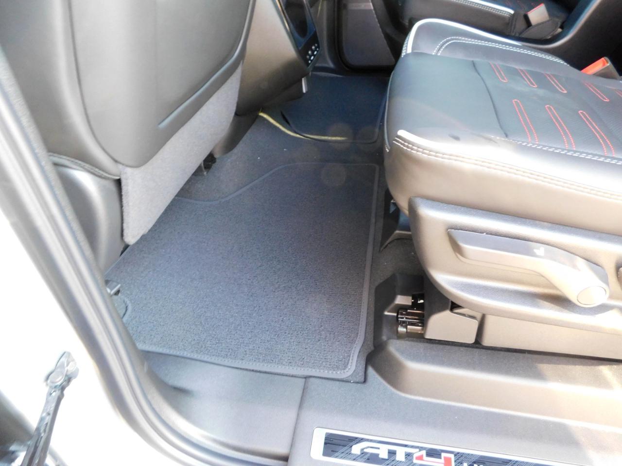 GMC Yukon XL 4WD 4dr AT4 Ultimate 2026