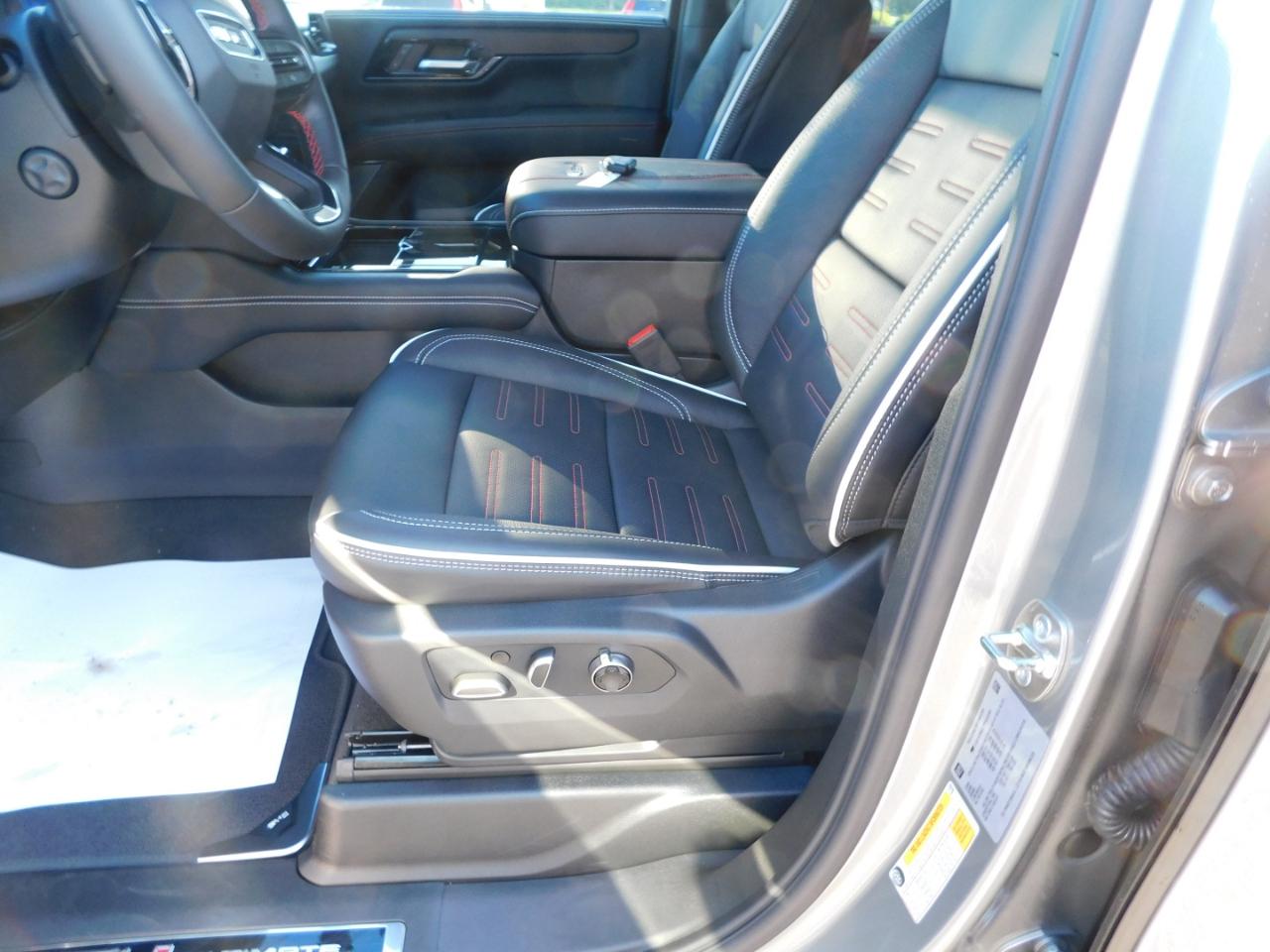 GMC Yukon XL 4WD 4dr AT4 Ultimate 2026