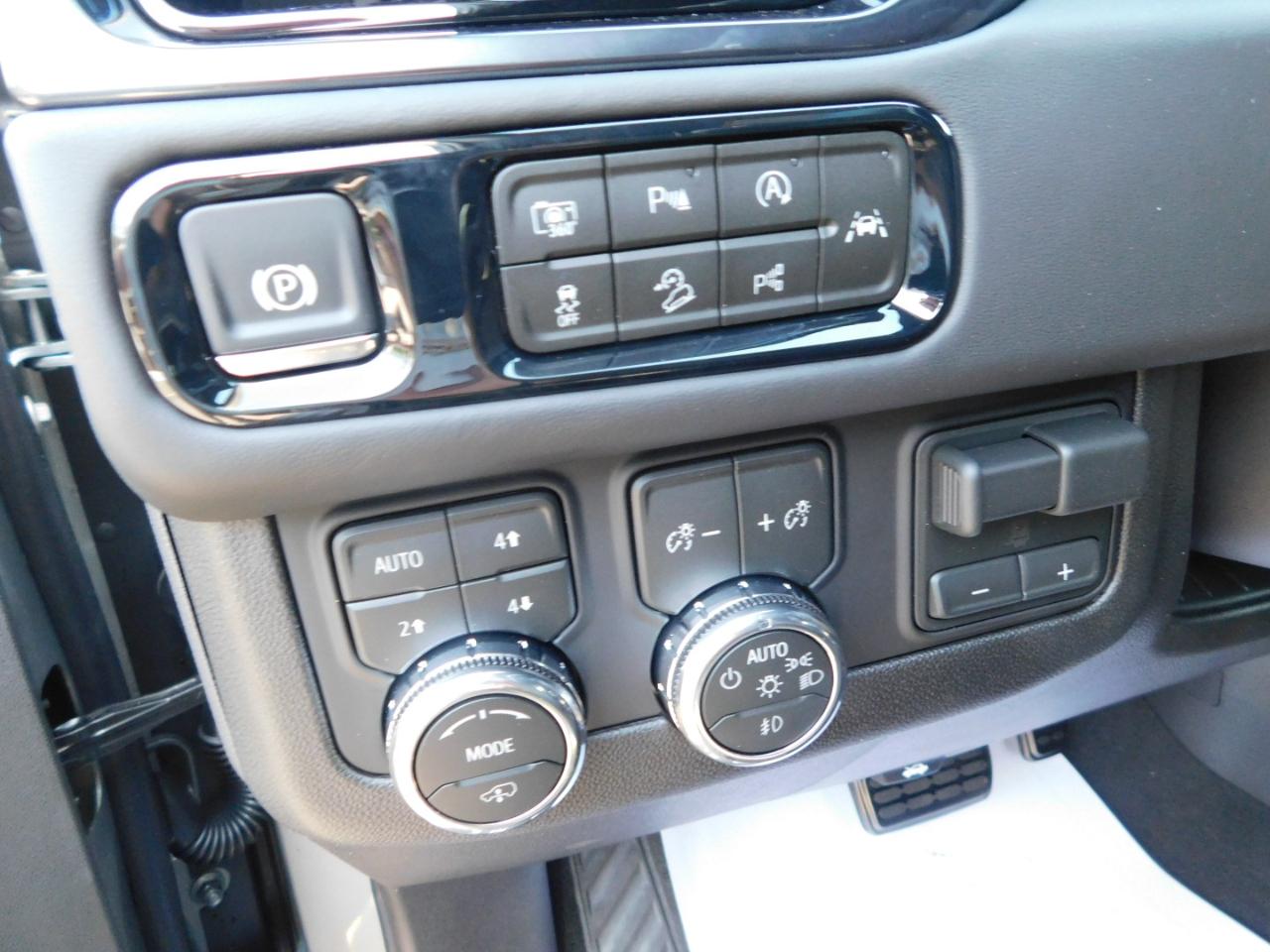 GMC Yukon XL 4WD 4dr AT4 Ultimate 2026