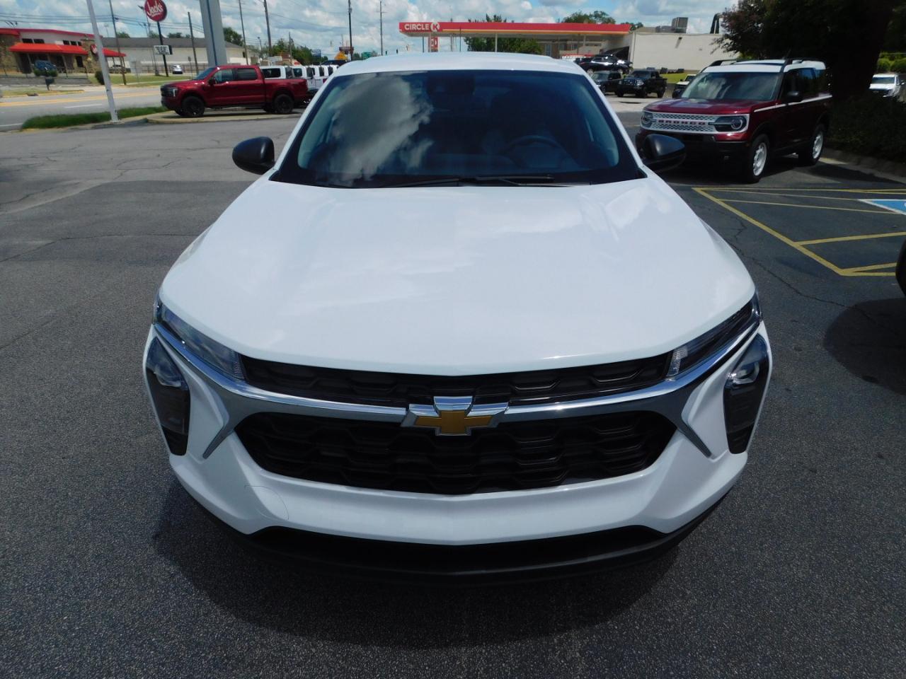 Chevrolet Trax FWD 4dr LS 2026