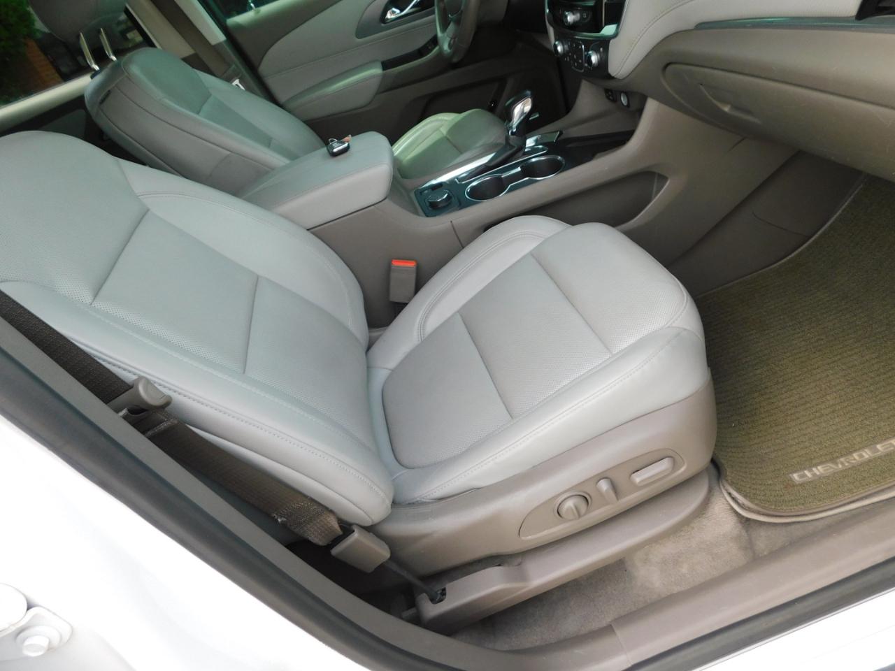 Chevrolet Traverse FWD 4dr Premier 2021