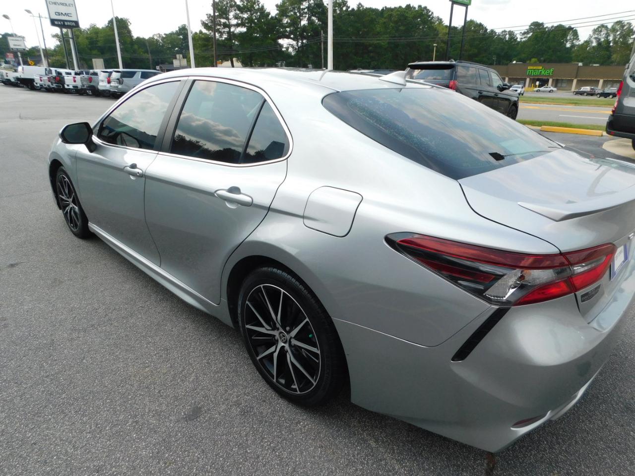 Toyota Camry SE Auto (Natl) 2021