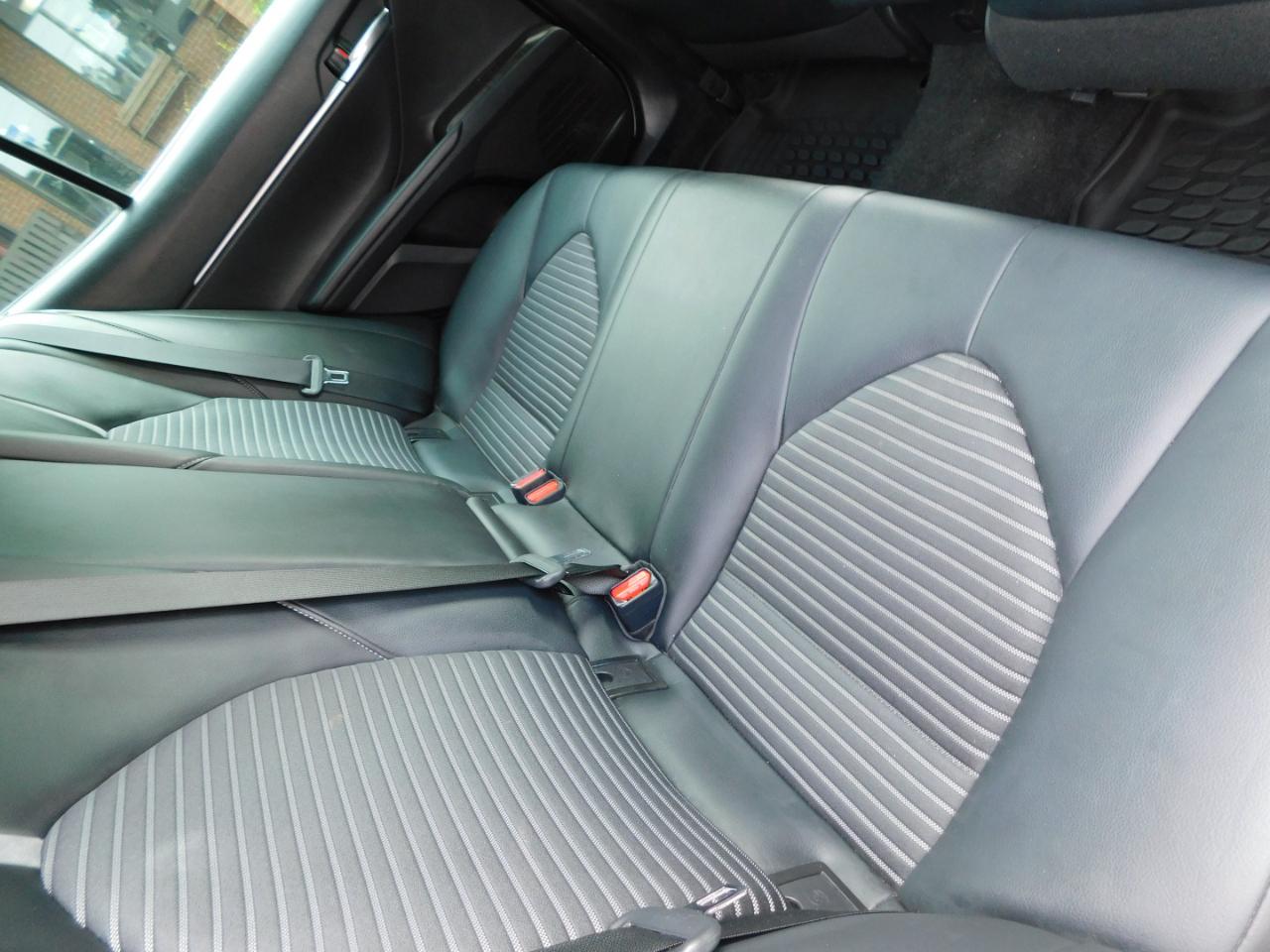 Toyota Camry SE Auto (Natl) 2021