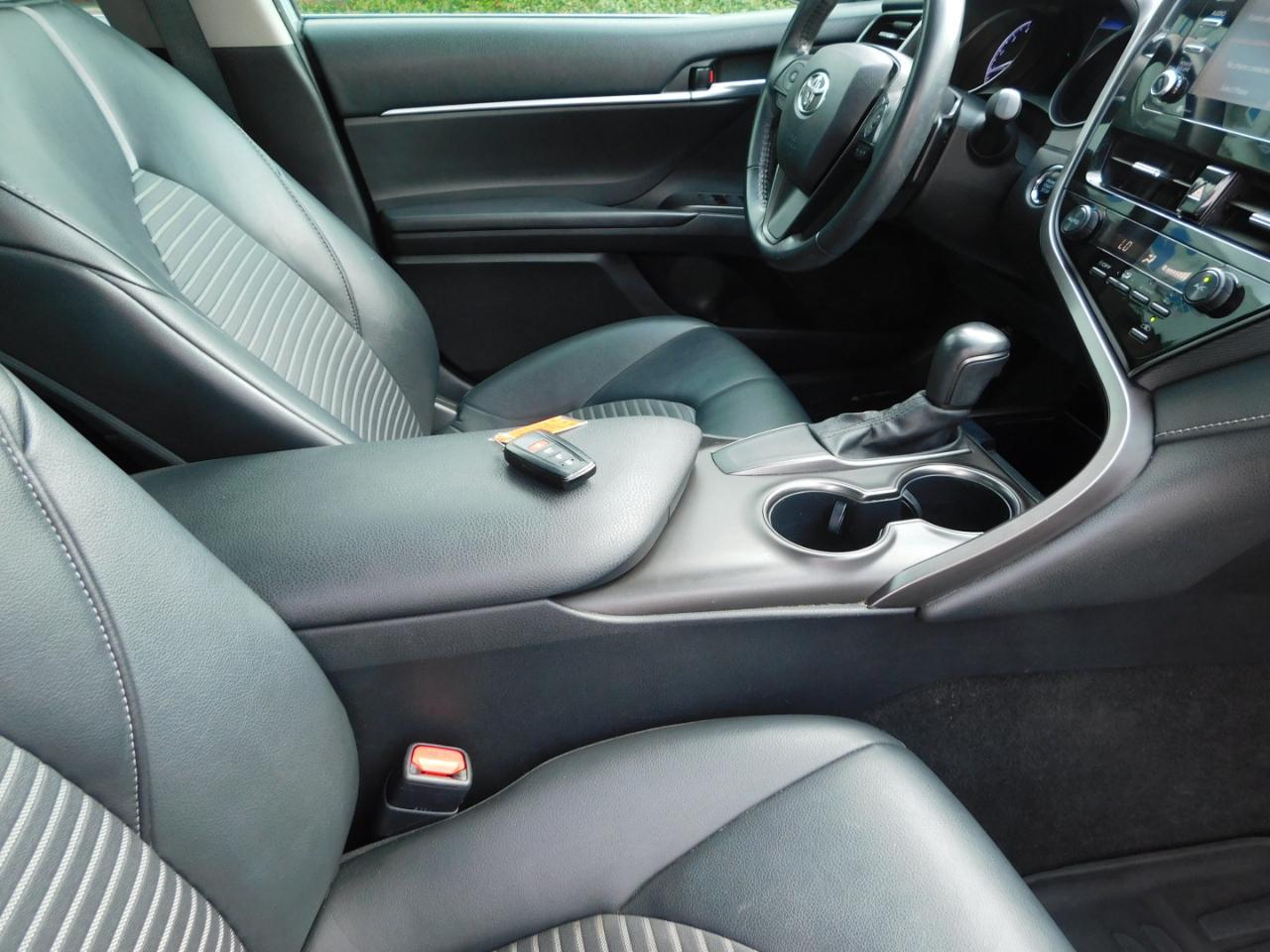Toyota Camry SE Auto (Natl) 2021