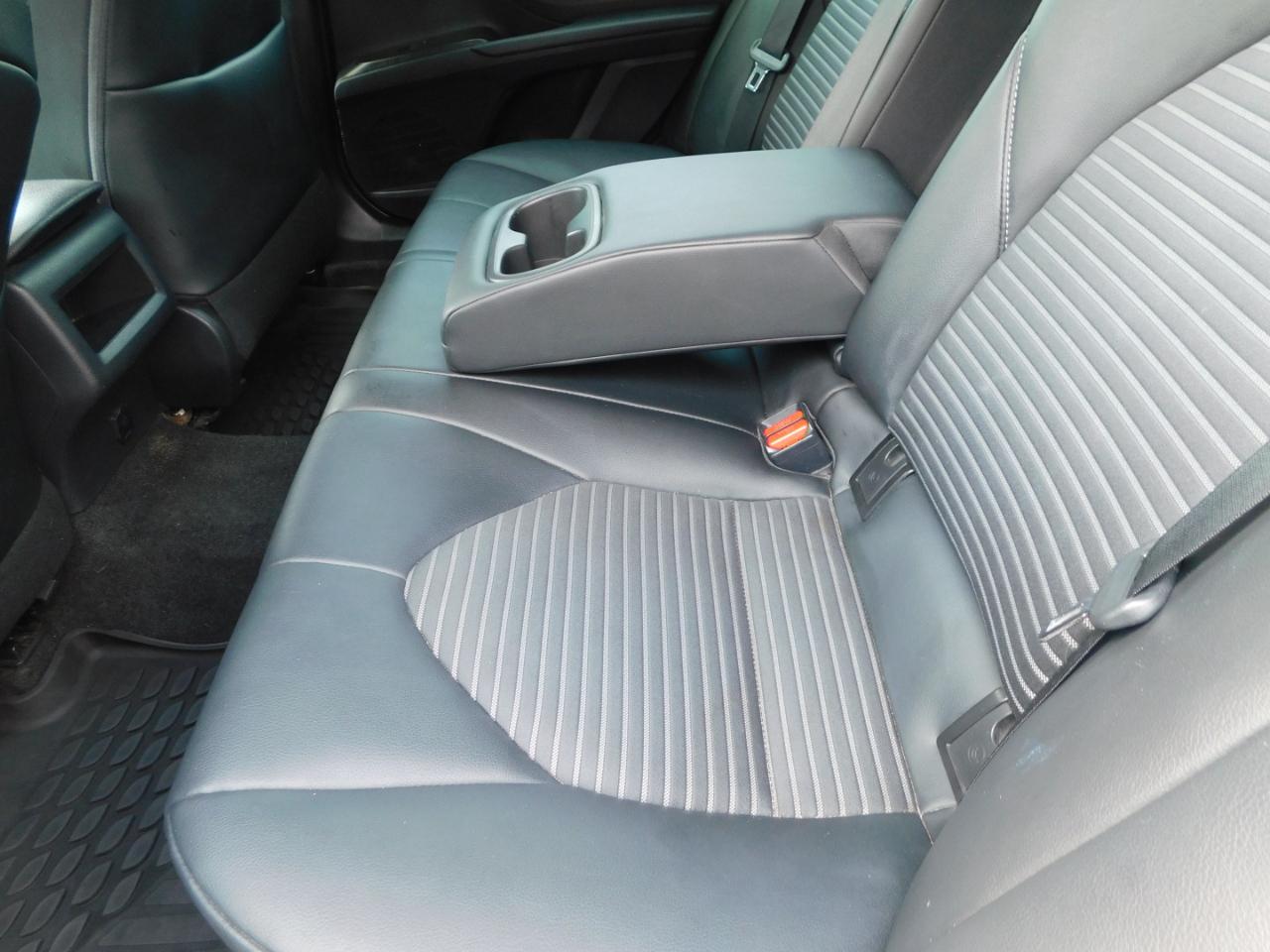 Toyota Camry SE Auto (Natl) 2021