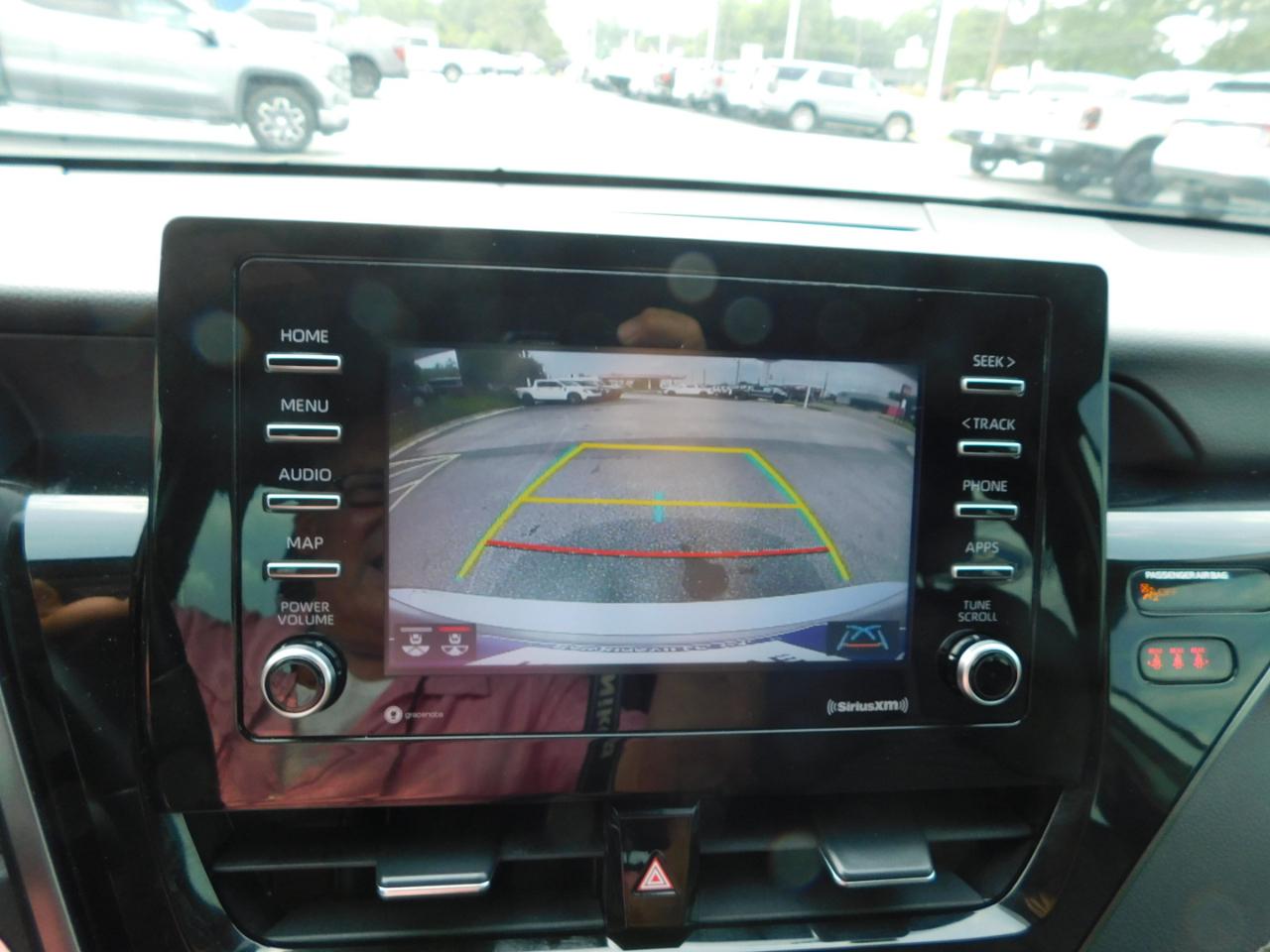 Toyota Camry SE Auto (Natl) 2021