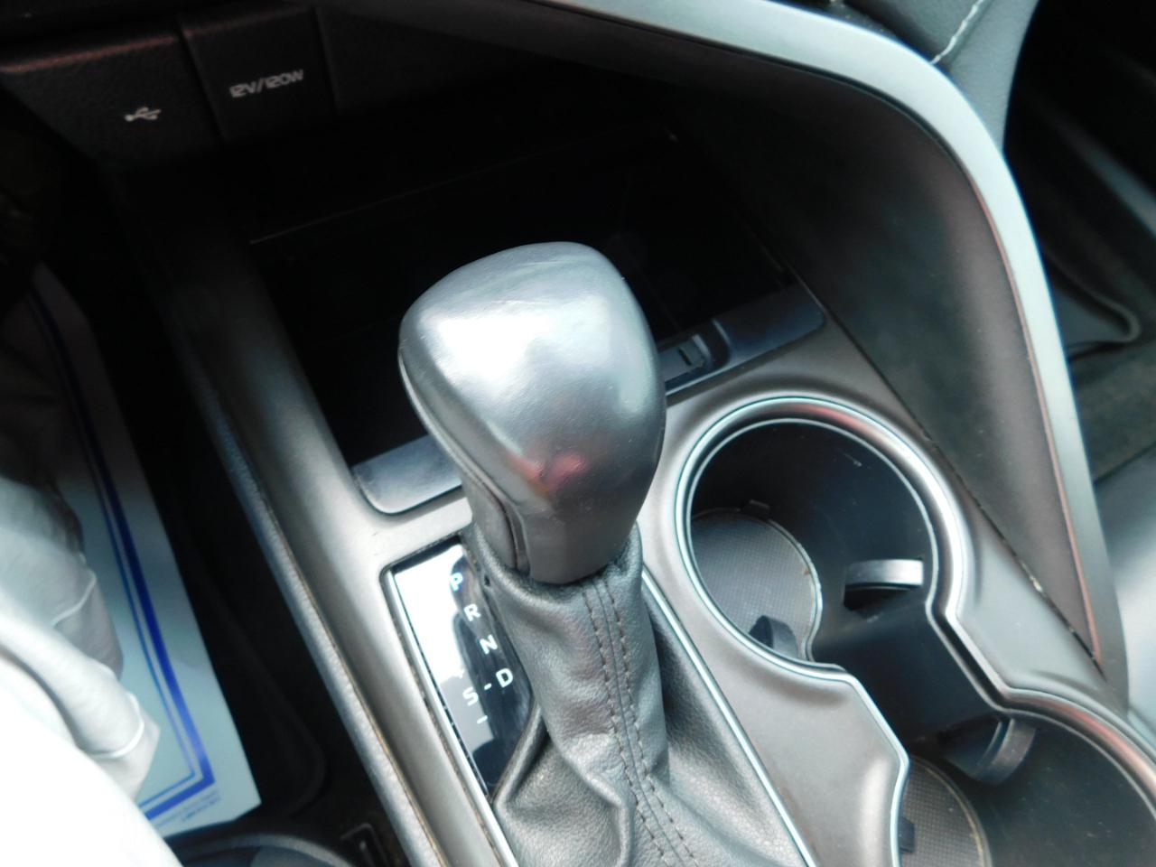 Toyota Camry SE Auto (Natl) 2021