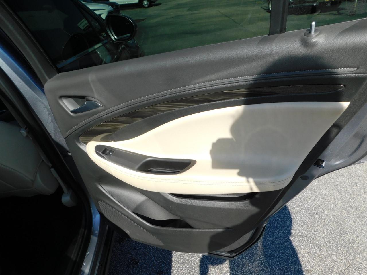 Buick Envision FWD 4dr Essence 2019