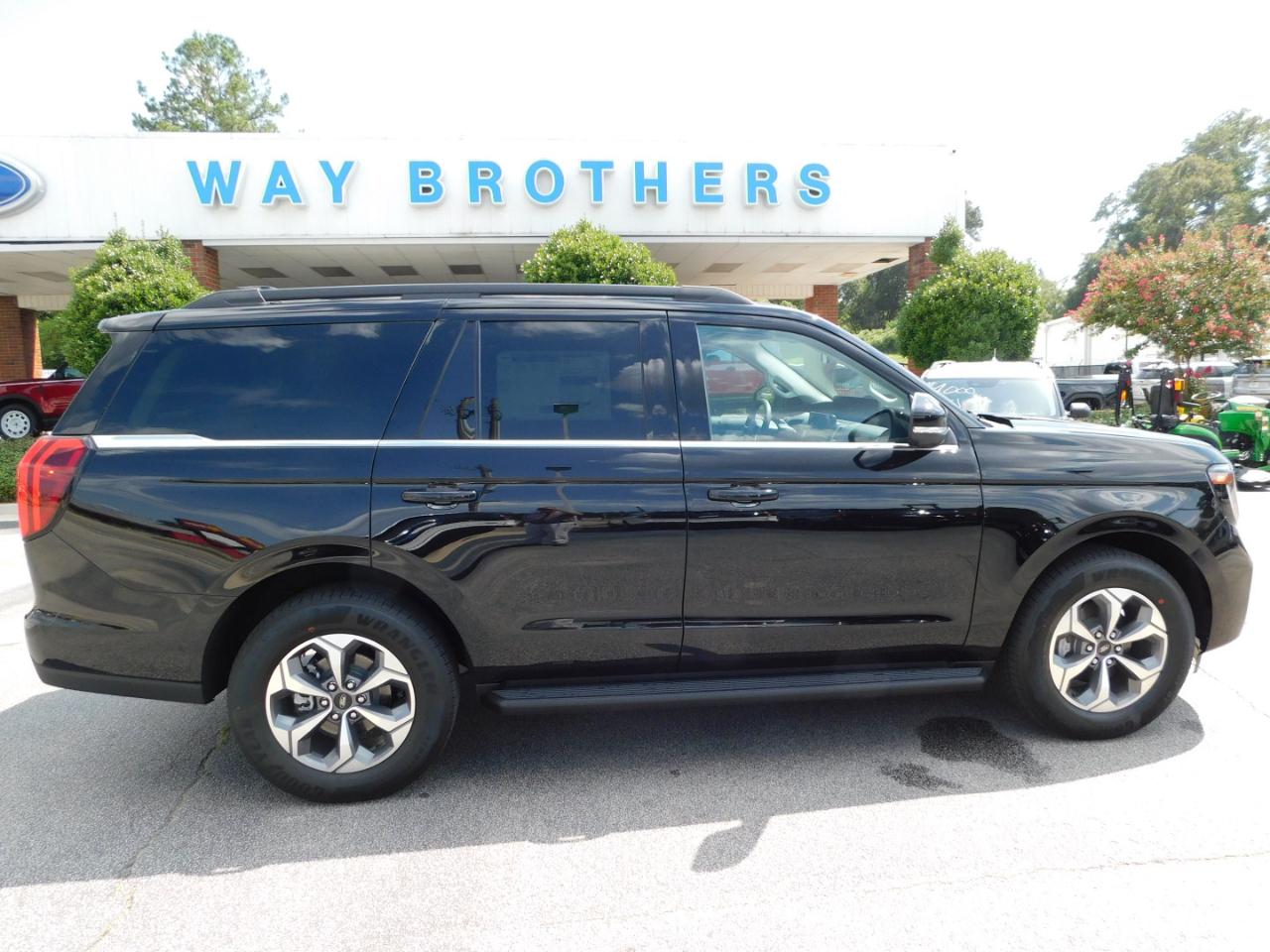 2027 Ford Expedition ACTIVE 4X2