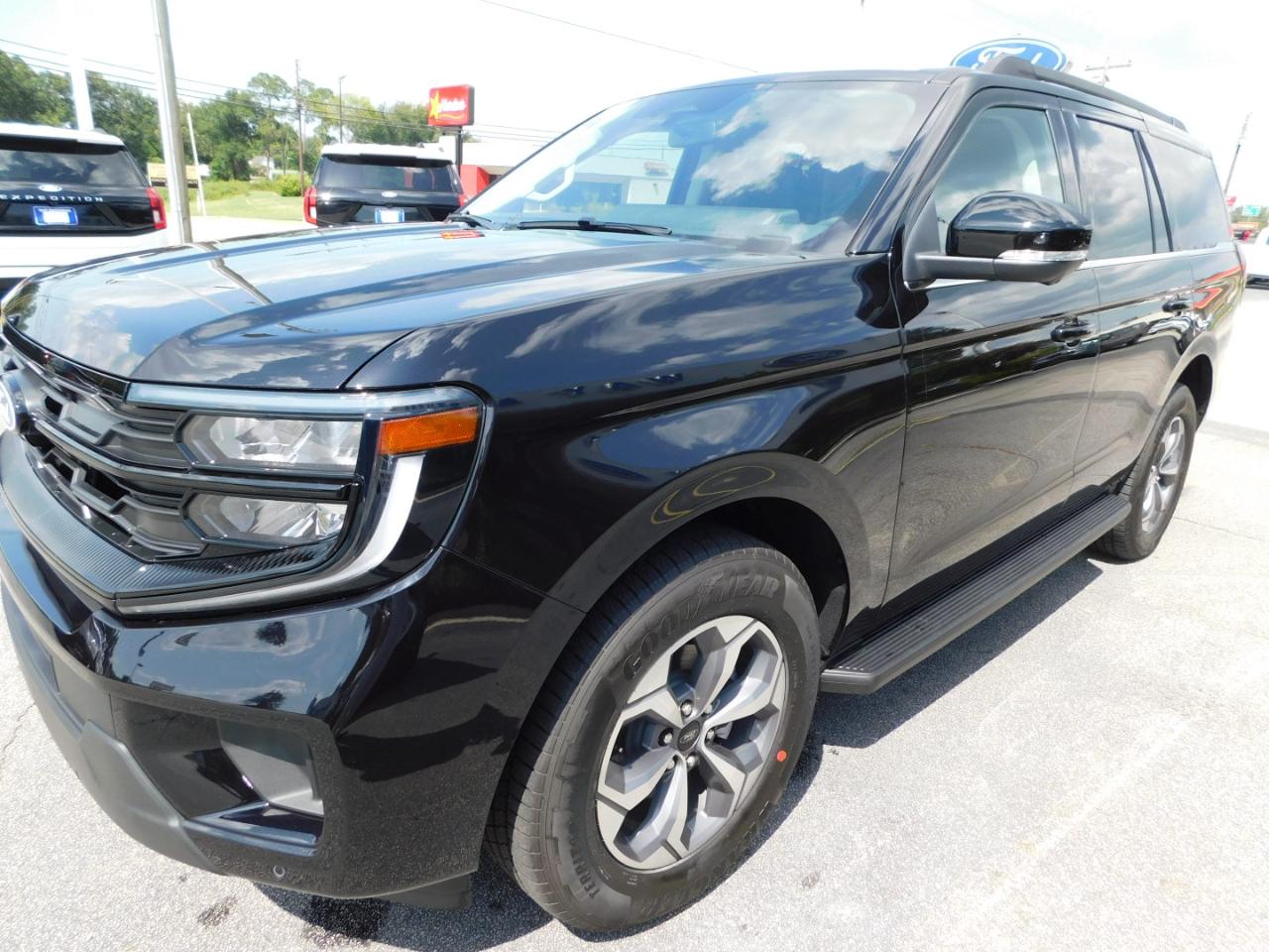 Ford Expedition Active 4x2 2027