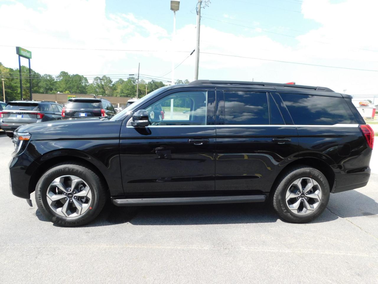 Ford Expedition Active 4x2 2027
