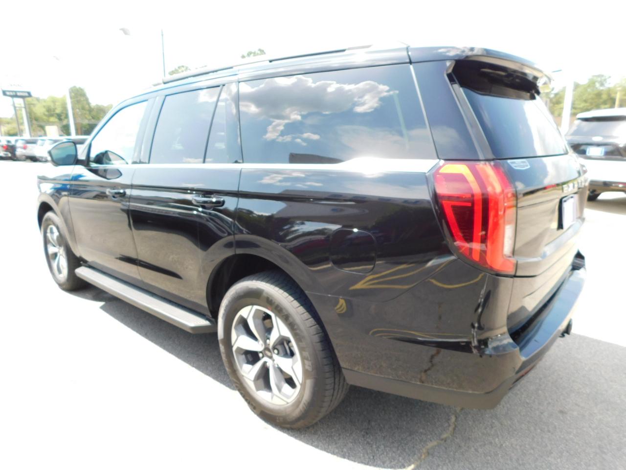 Ford Expedition Active 4x2 2027