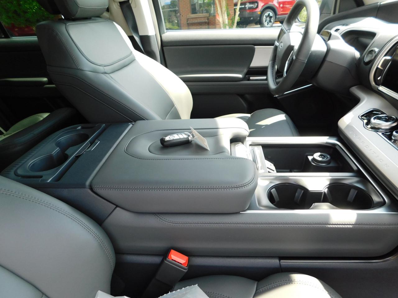 Ford Expedition Active 4x2 2027