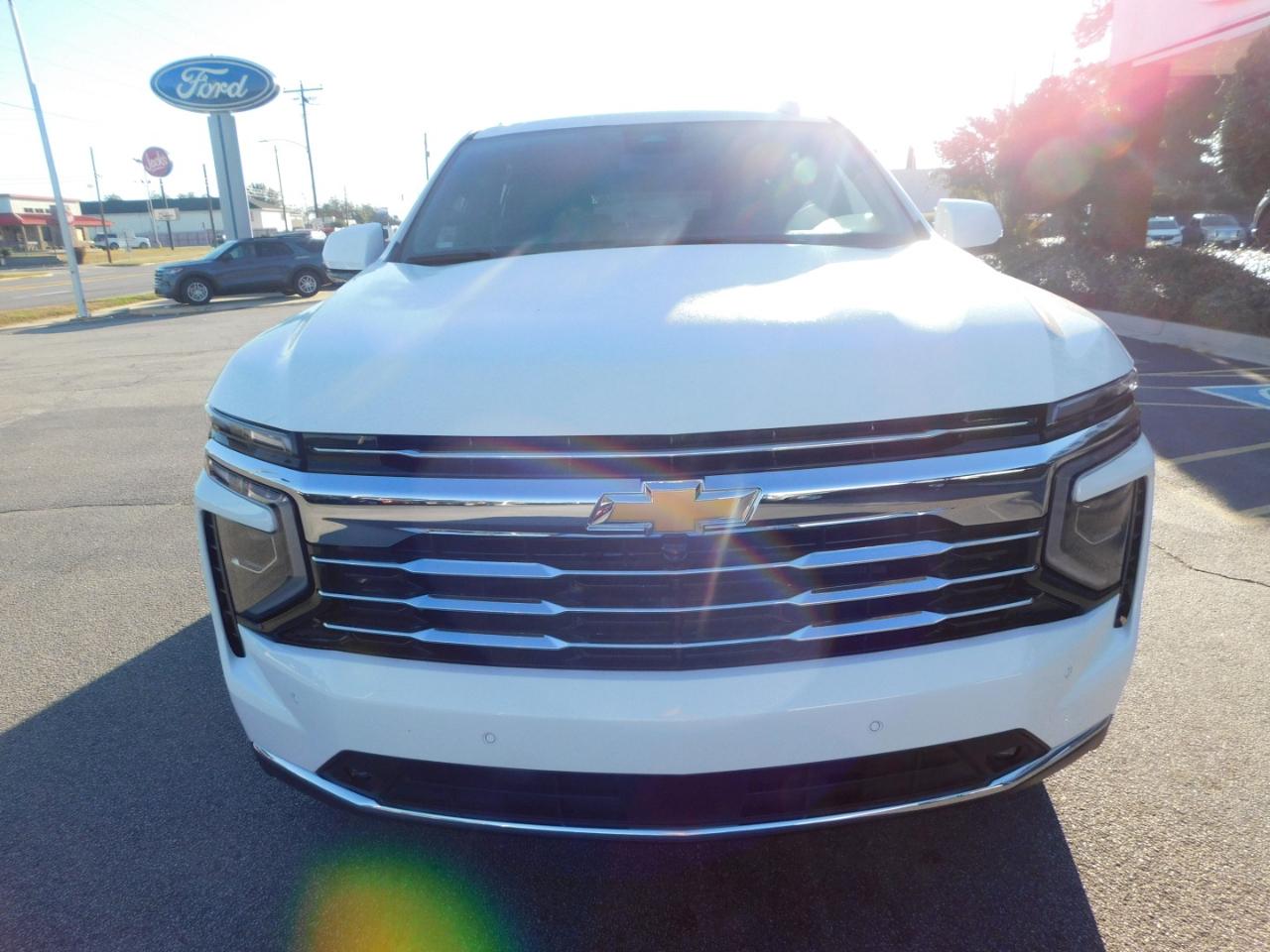 Chevrolet Suburban 4WD 4dr LT 2026