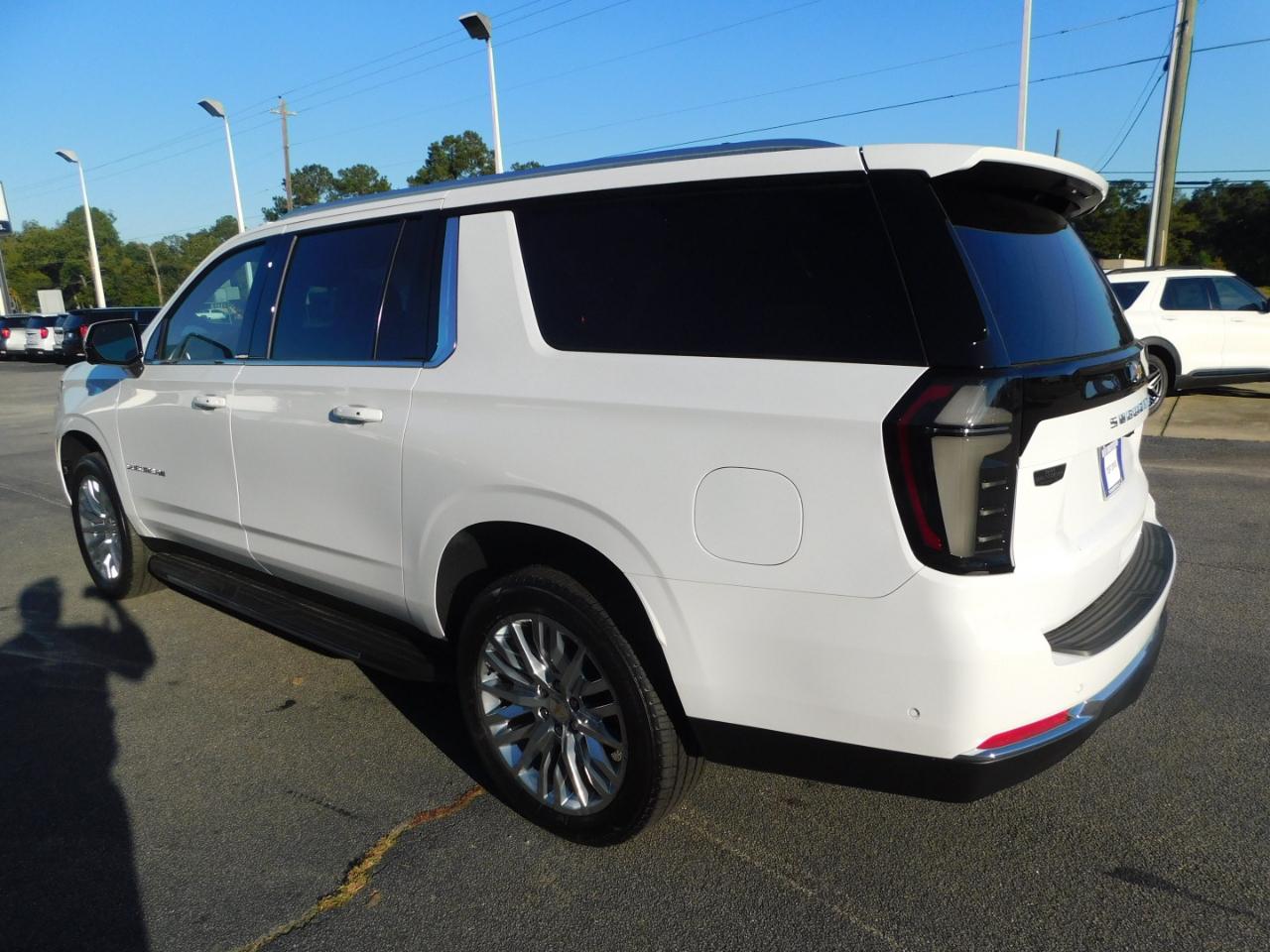 Chevrolet Suburban 4WD 4dr LT 2026