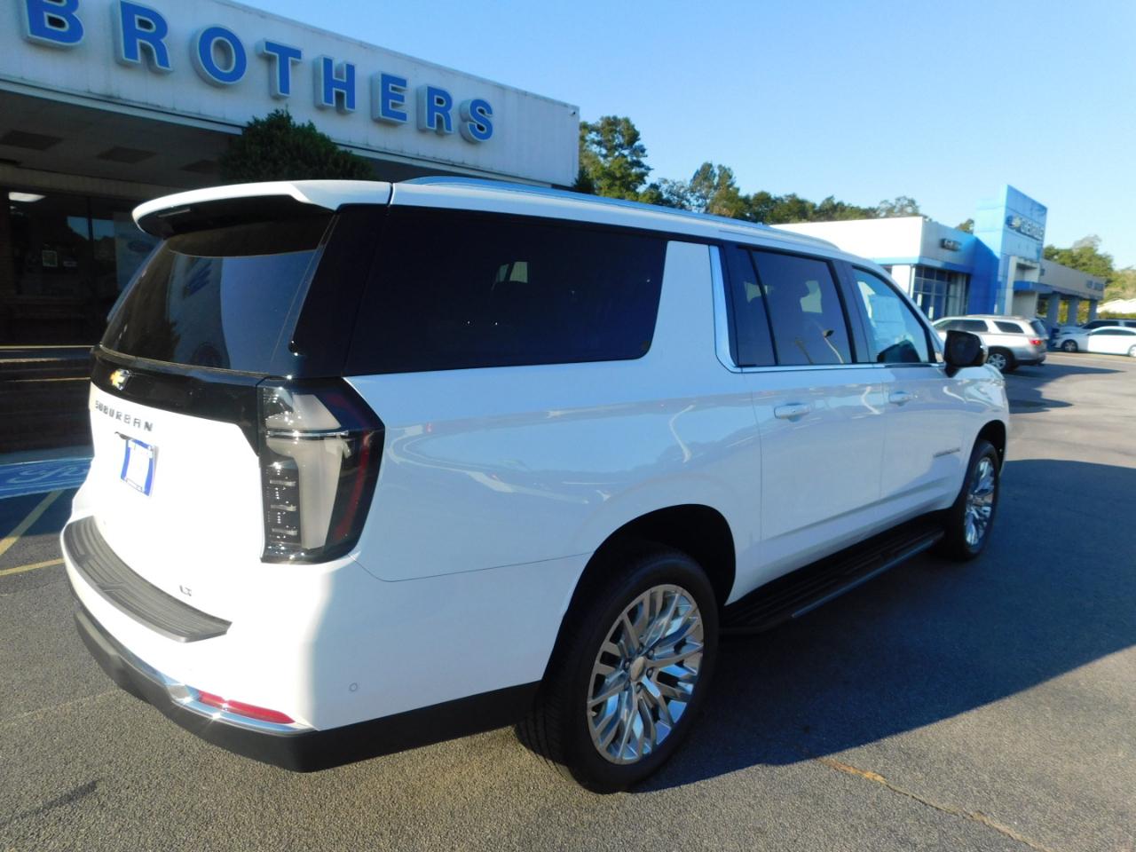 Chevrolet Suburban 4WD 4dr LT 2026