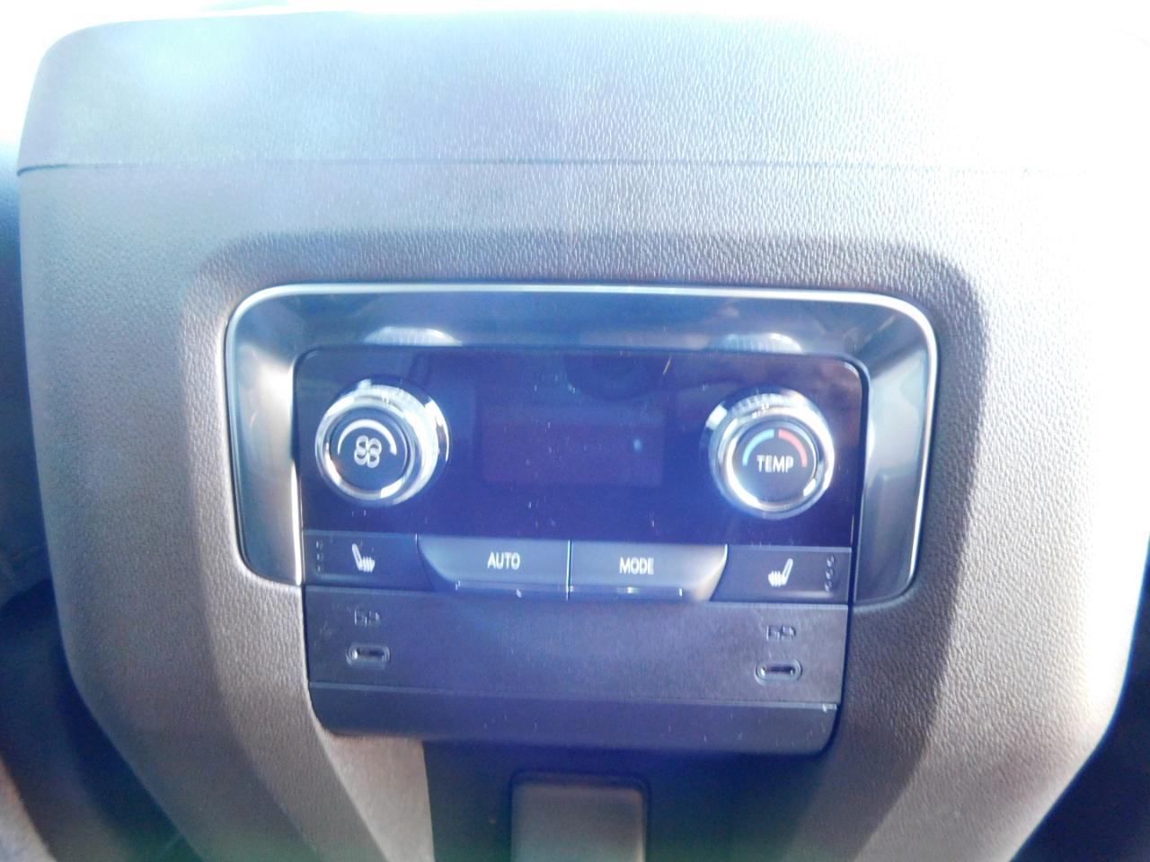 Chevrolet Suburban 4WD 4dr LT 2026