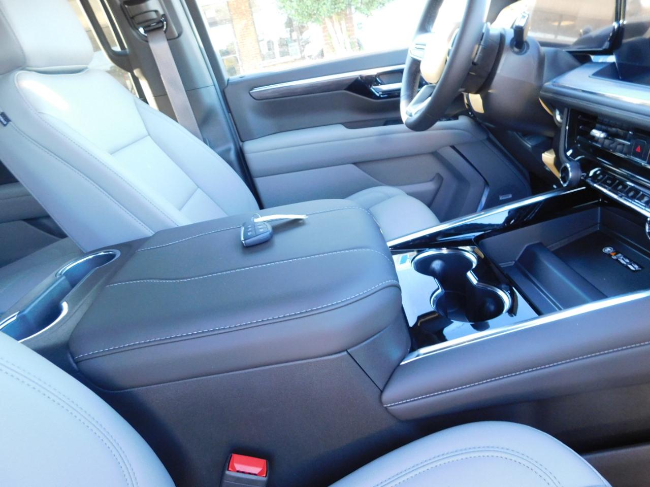 Chevrolet Suburban 4WD 4dr LT 2026