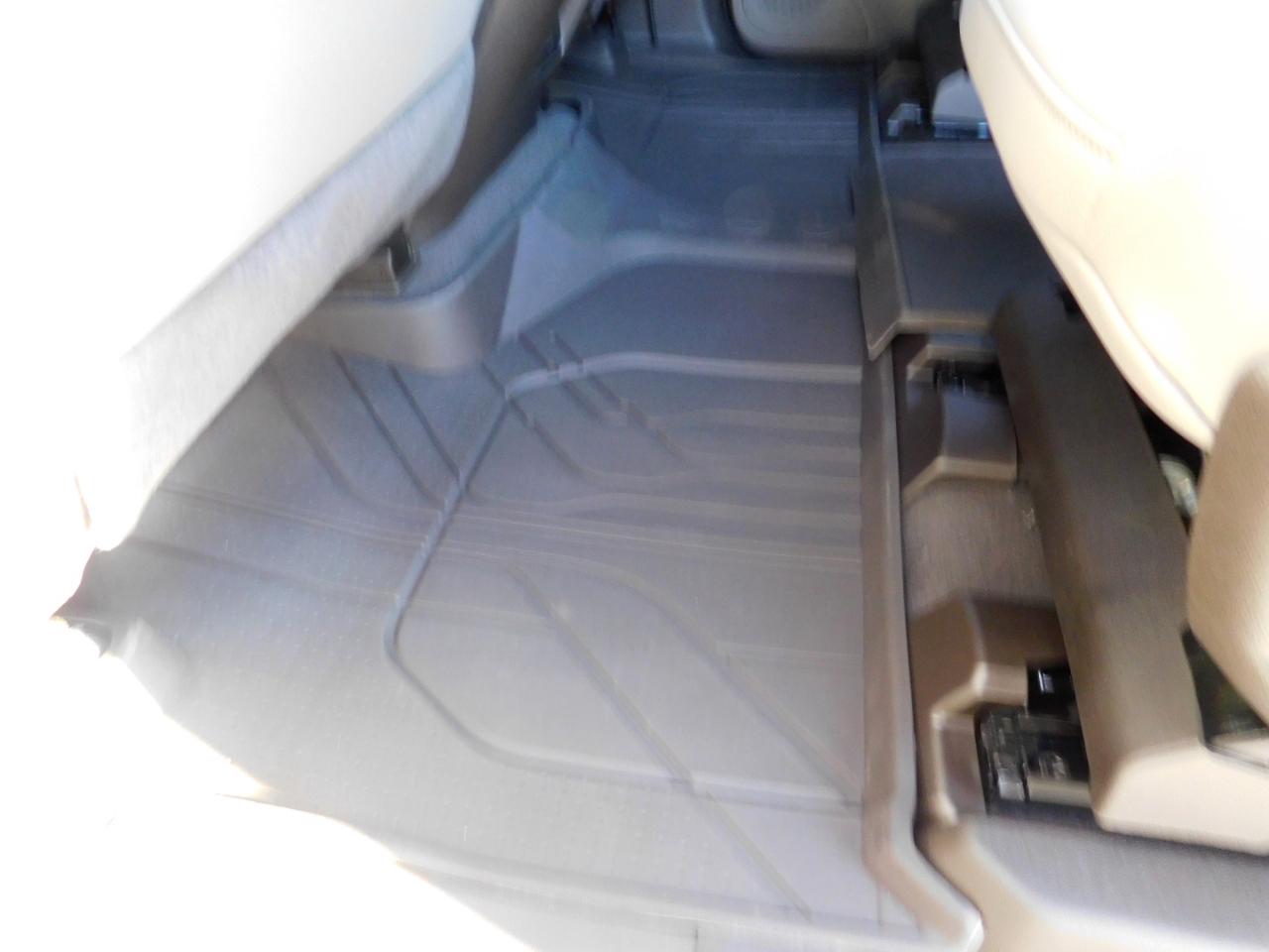 Chevrolet Suburban 4WD 4dr LT 2026