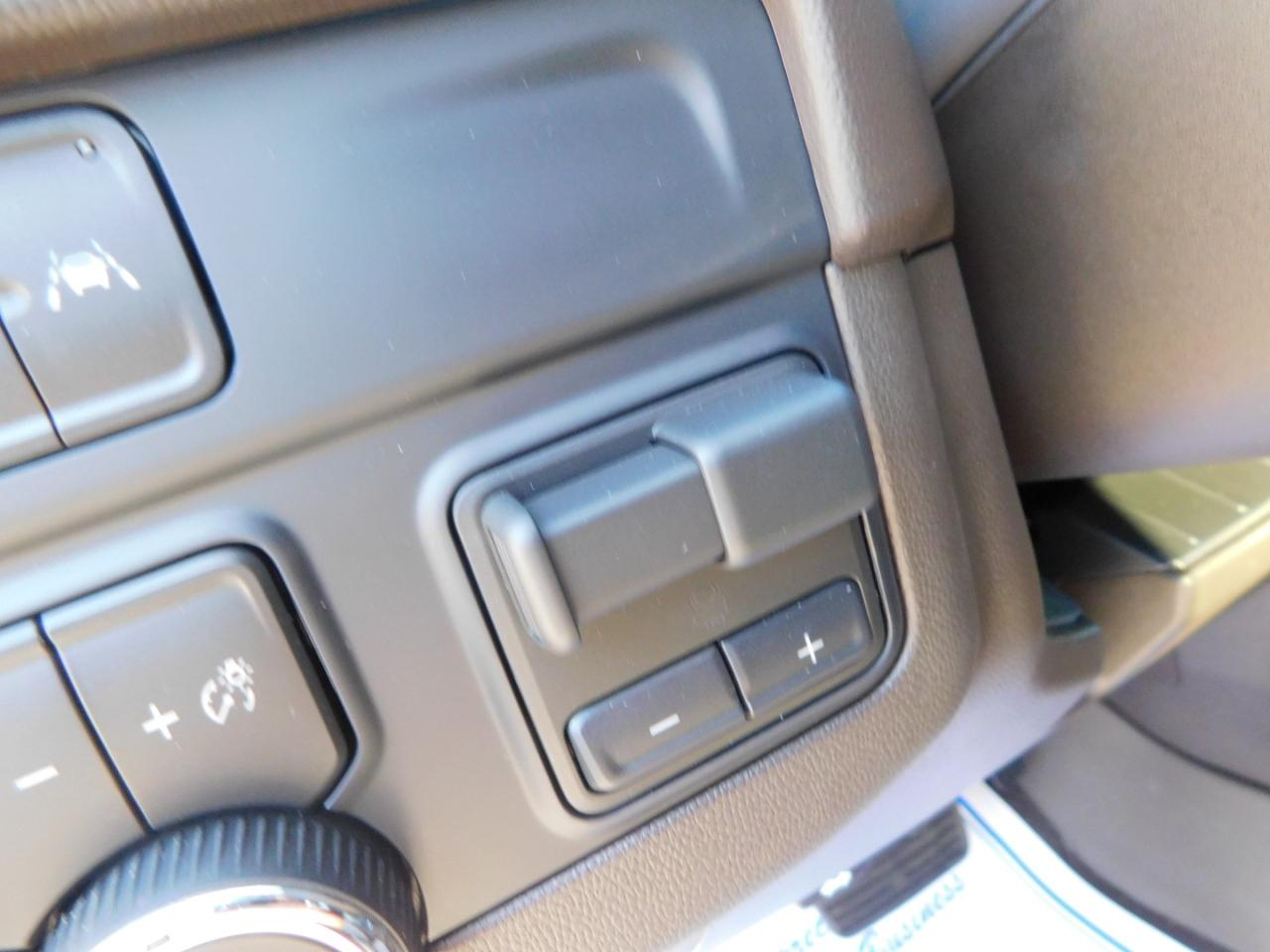 Chevrolet Suburban 4WD 4dr LT 2026