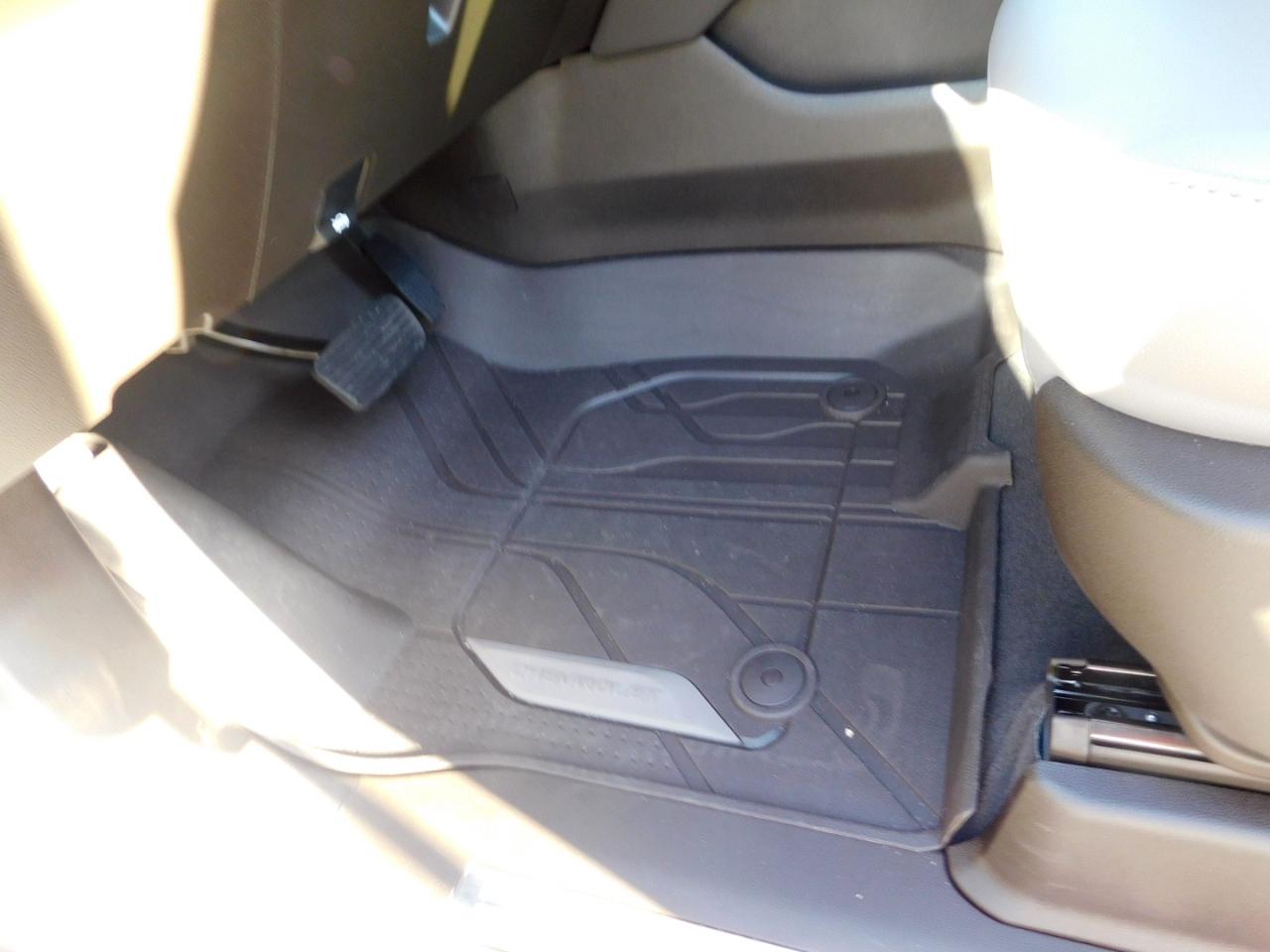 Chevrolet Suburban 4WD 4dr LT 2026