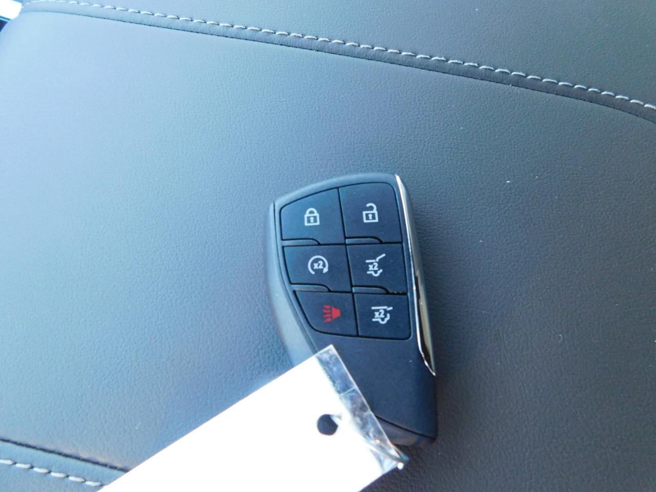 Chevrolet Suburban 4WD 4dr LT 2026