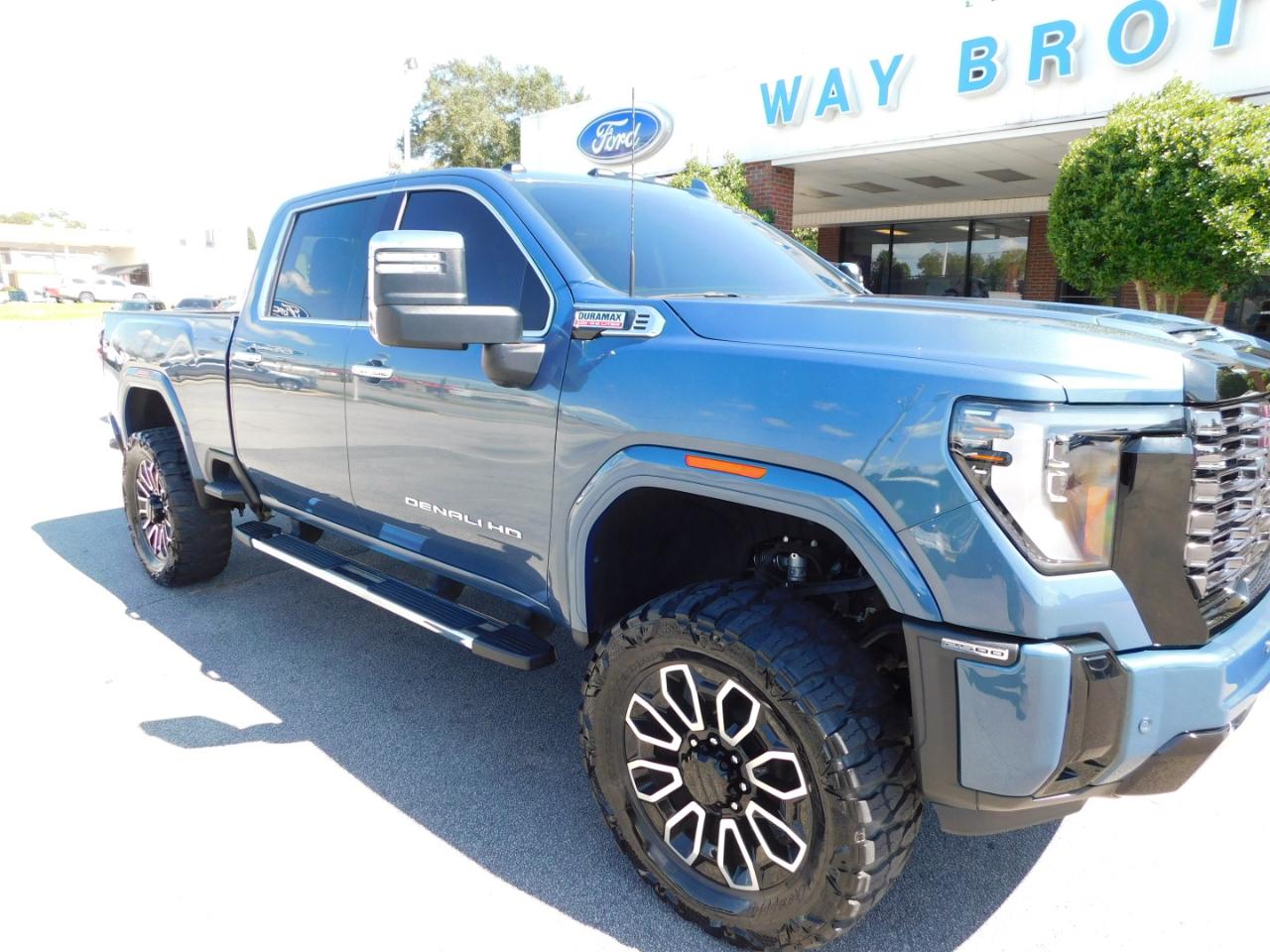 GMC Sierra 2500HD 4WD Crew Cab 159" Denali 2025
