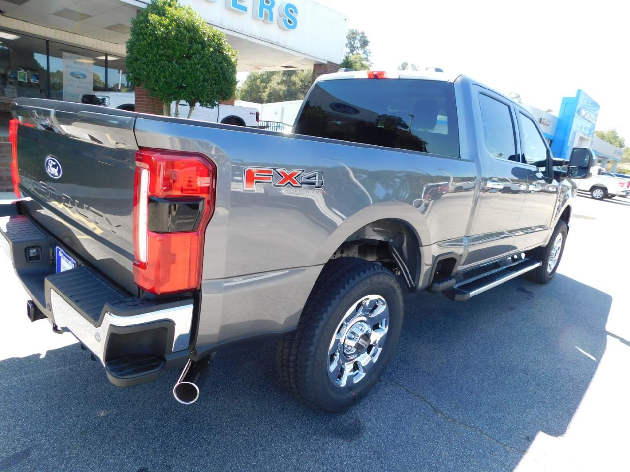 Ford Super Duty F-250 SRW  2027
