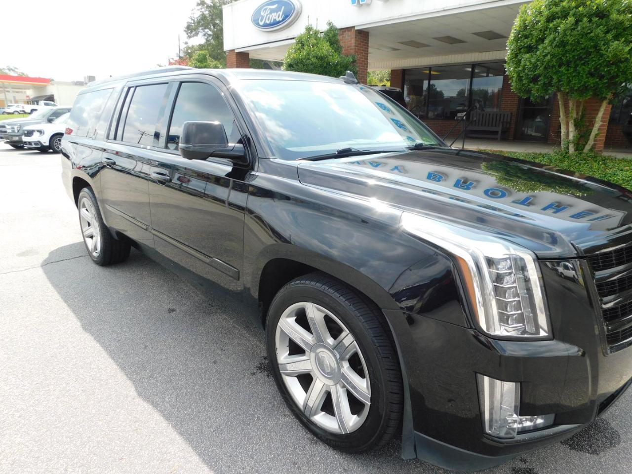 Cadillac Escalade ESV 2WD 4dr Luxury 2018