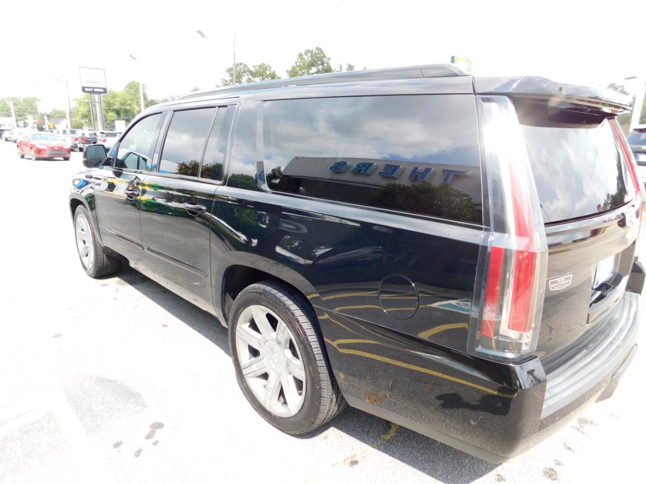 Cadillac Escalade ESV 2WD 4dr Luxury 2018