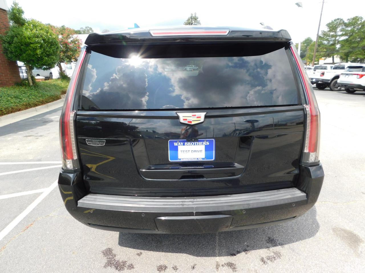 Cadillac Escalade ESV 2WD 4dr Luxury 2018