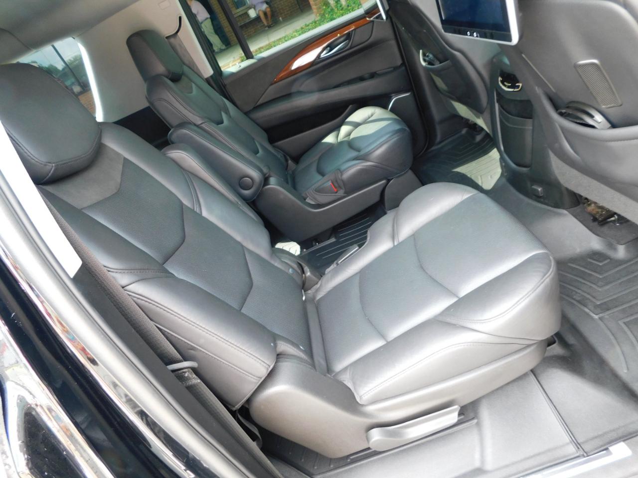 Cadillac Escalade ESV 2WD 4dr Luxury 2018